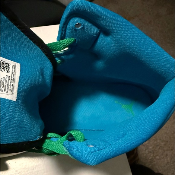 Authentic Nike Air Jordan 1 MID Green and Blue Sneaker Women size 11 Men size9.5 - Picture 11 of 13